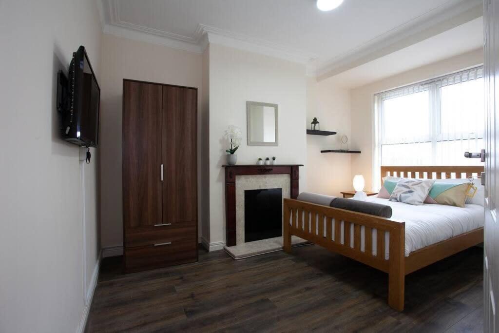 6 Bedroom House 10Min Drive From City Centre Manchester Kültér fotó