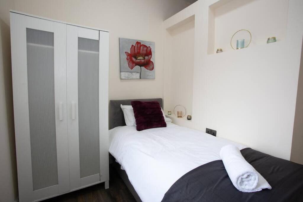6 Bedroom House 10Min Drive From City Centre Manchester Kültér fotó
