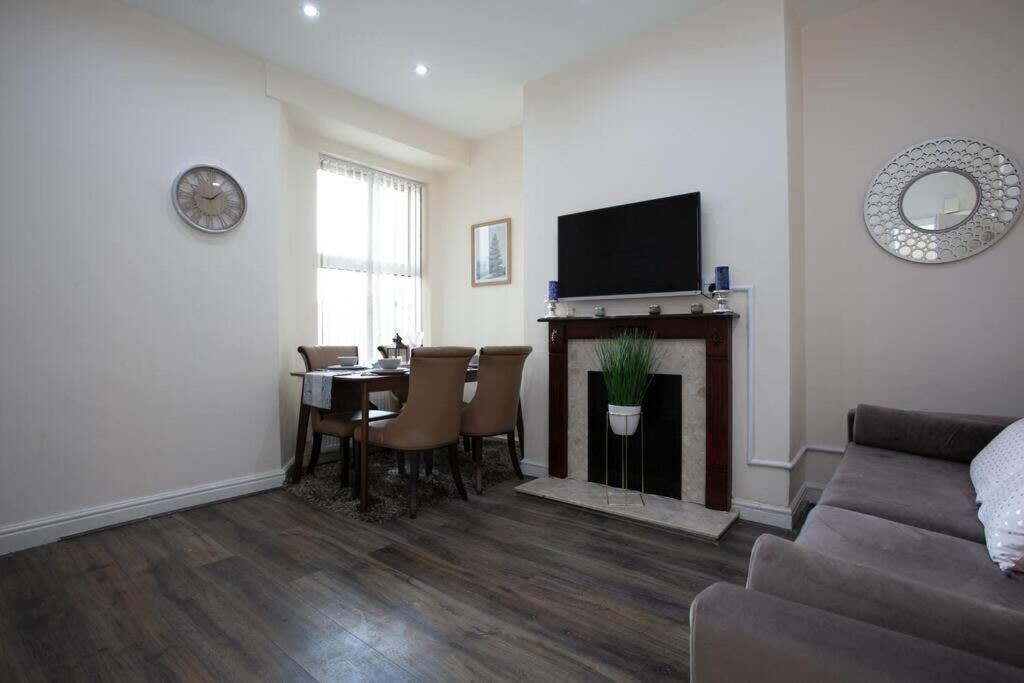 6 Bedroom House 10Min Drive From City Centre Manchester Kültér fotó