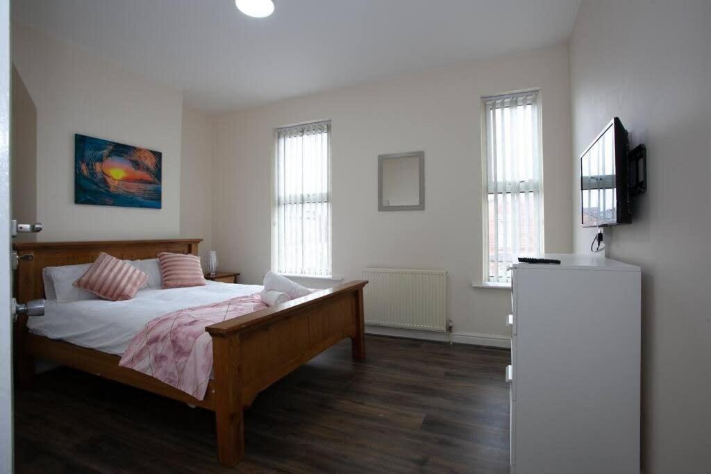 6 Bedroom House 10Min Drive From City Centre Manchester Kültér fotó